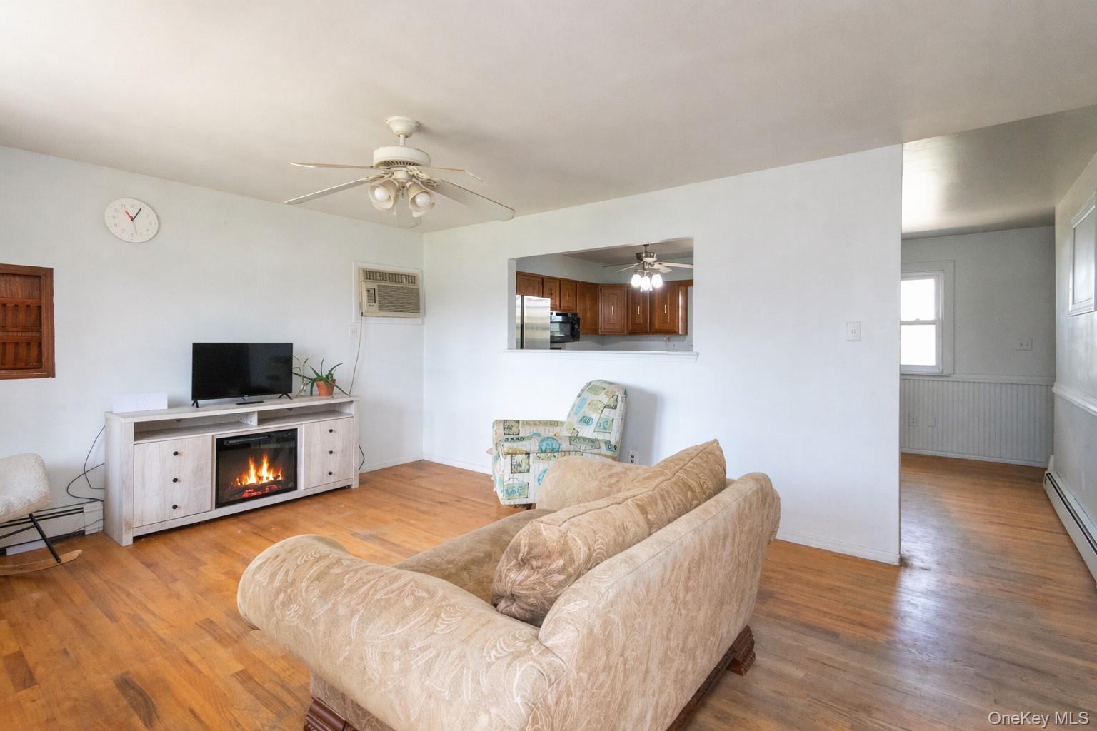 Single Family Robinwood  Suffolk County, NY 11967, MLS-986383-4