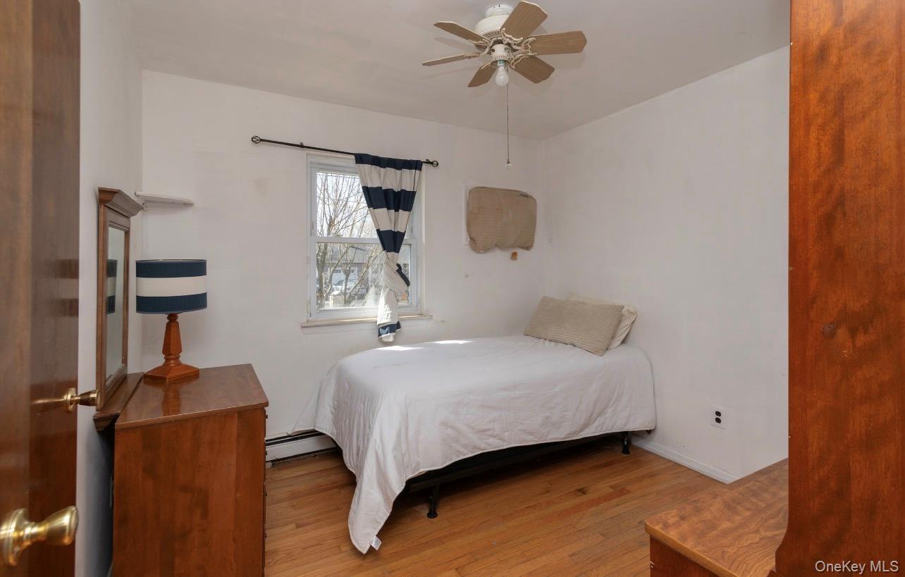 Single Family Robinwood  Suffolk County, NY 11967, MLS-986383-7