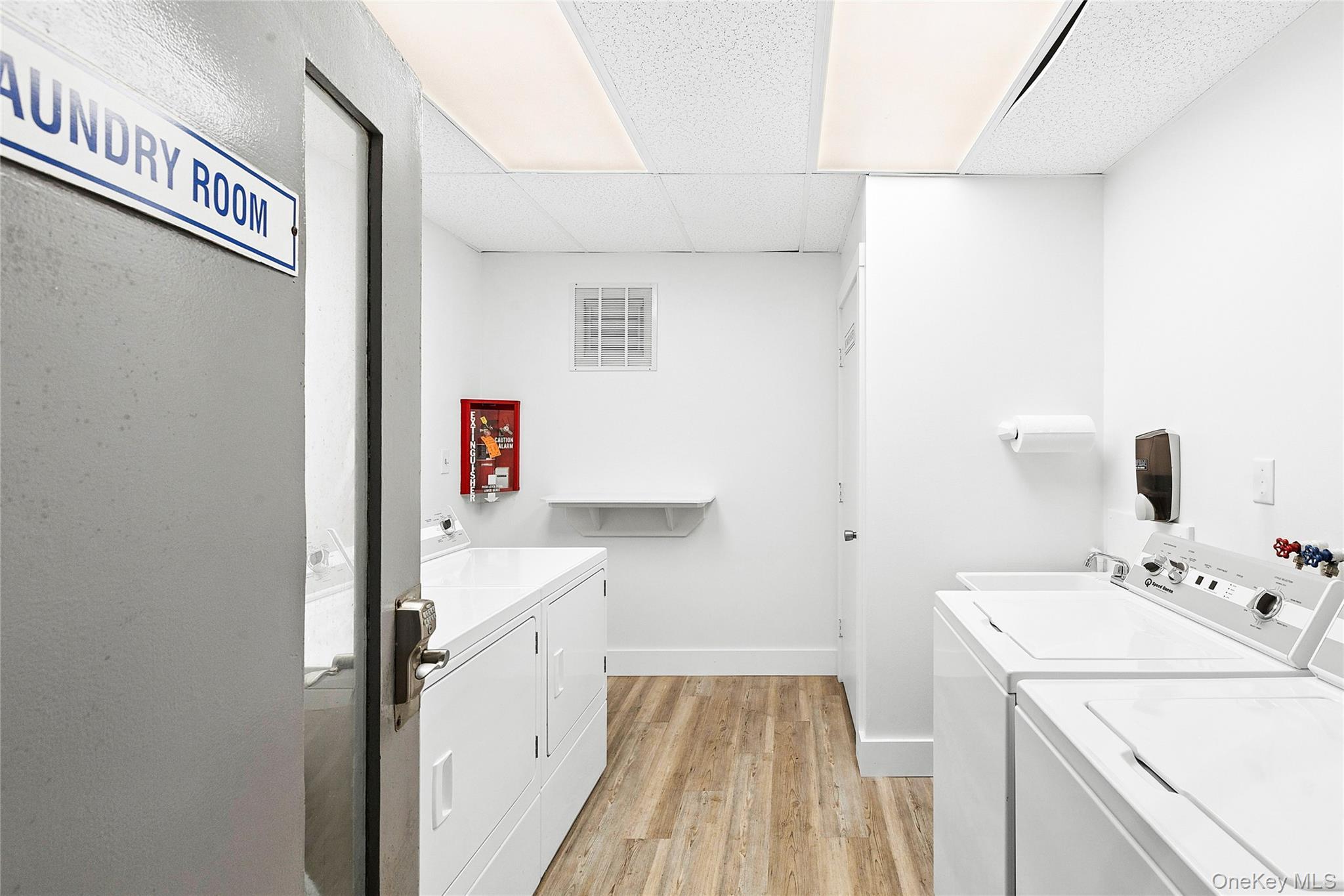 Condo Dune  Suffolk County, NY 11978, MLS-986421-10