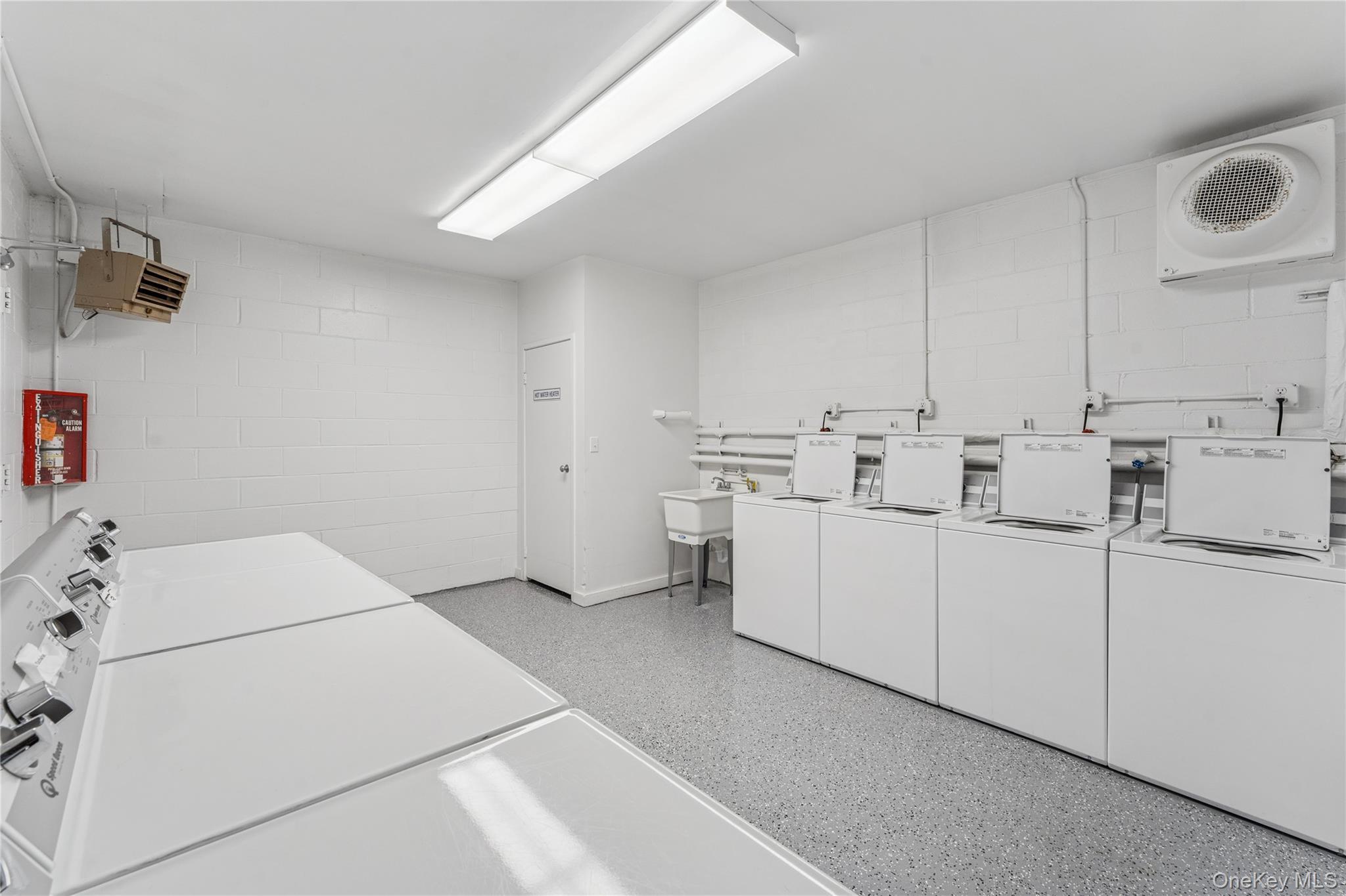 Condo Dune  Suffolk County, NY 11978, MLS-986421-11