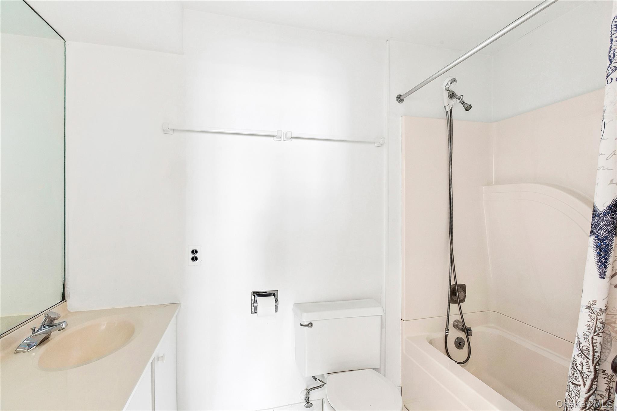 Condo Dune  Suffolk County, NY 11978, MLS-986421-8