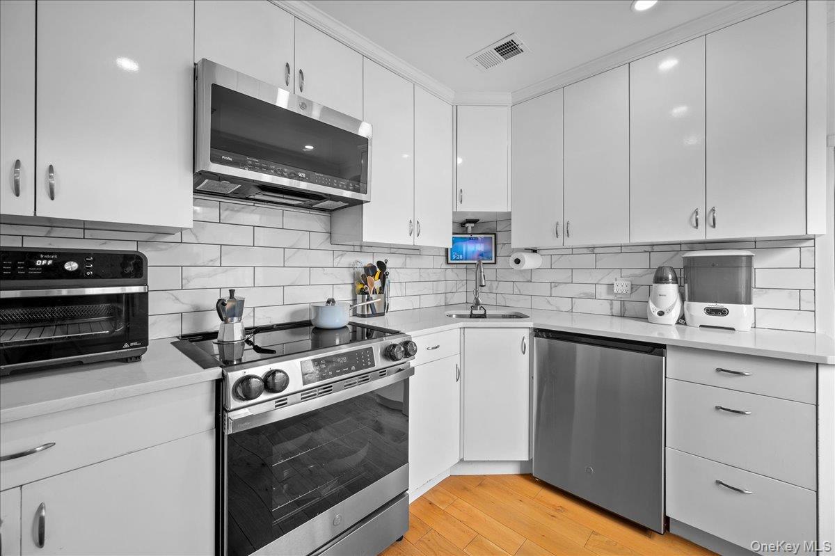 Single Family Keystone Aka 6 Cantitoe  Westchester County, NY 10710, MLS-986422-18