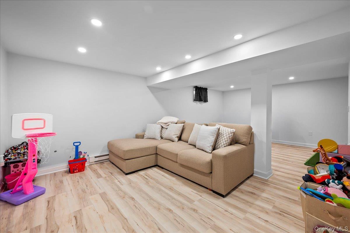 Single Family Keystone Aka 6 Cantitoe  Westchester County, NY 10710, MLS-986422-28