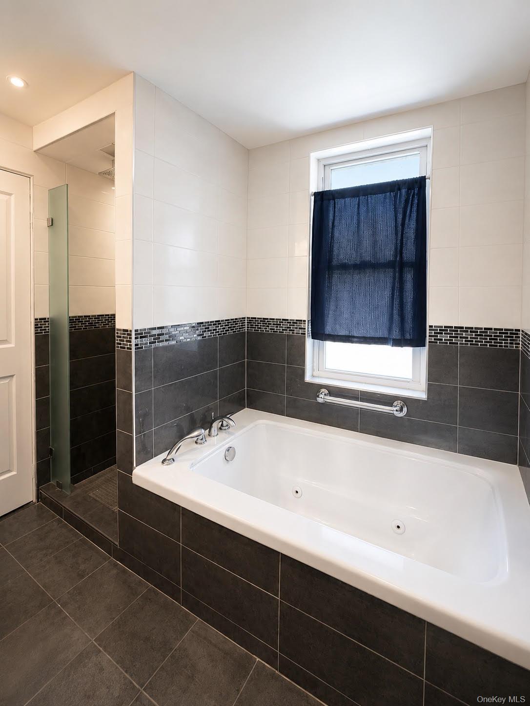 Single Family 33rd Avenue Queens, NY 11361, MLS-986473-10