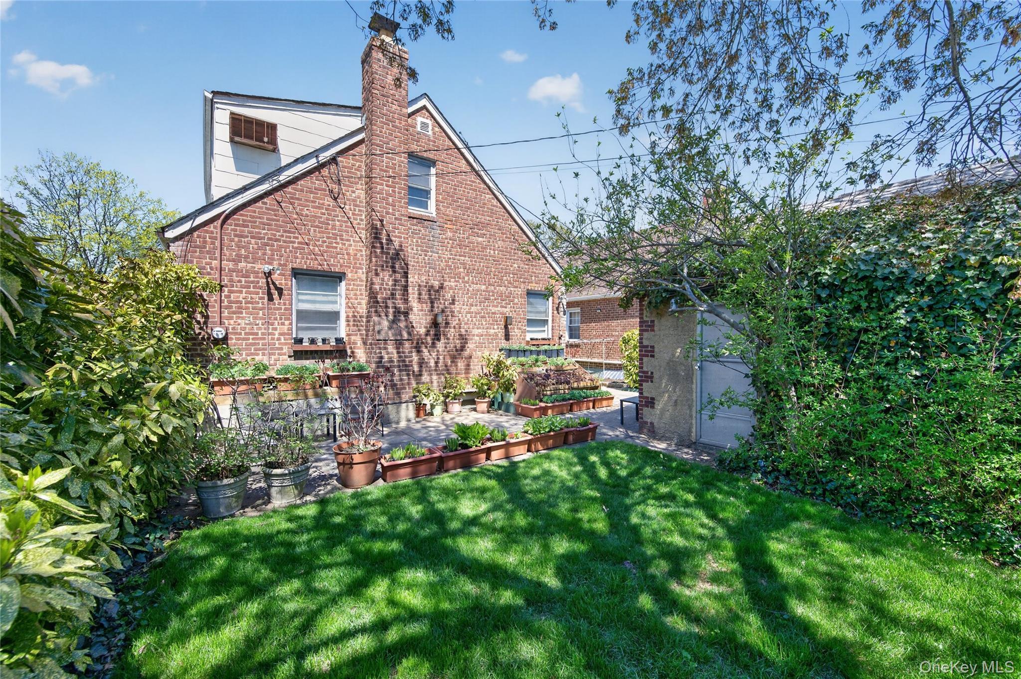 Single Family Albermarle  Nassau County, NY 11580, MLS-986550-17