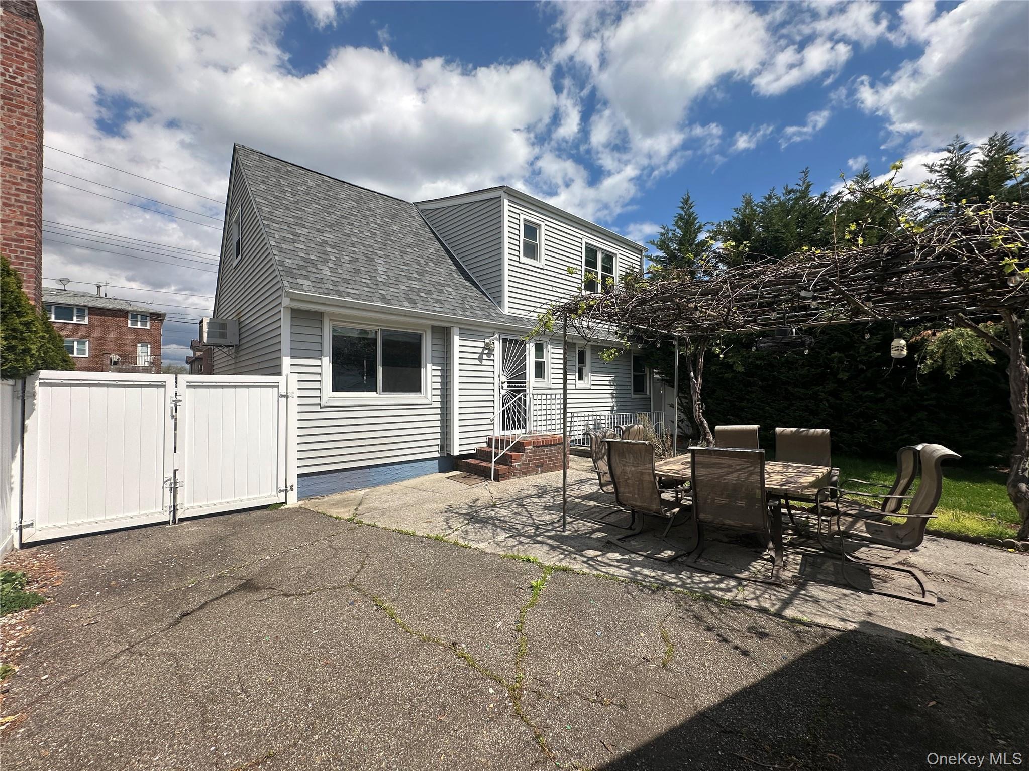 Single Family 20th Avenue  Queens, NY 11357, MLS-986554-27