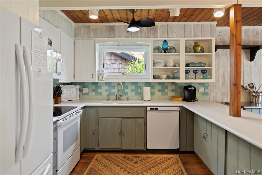 Single Family Bungalow Walk Suffolk County, NY 11770, MLS-986562-17