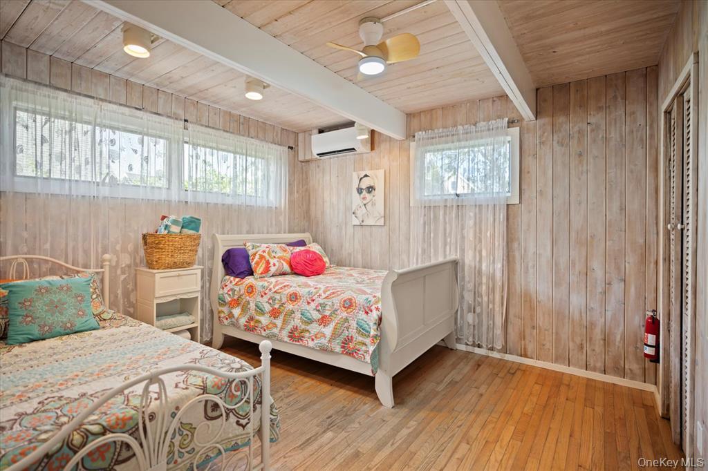 Single Family Bungalow Walk Suffolk County, NY 11770, MLS-986562-35