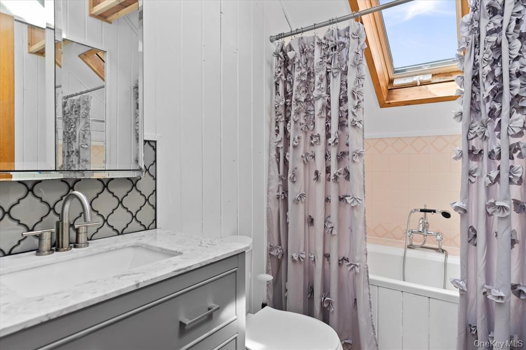 Single Family Bungalow Walk  Suffolk County, NY 11770, MLS-986562-37