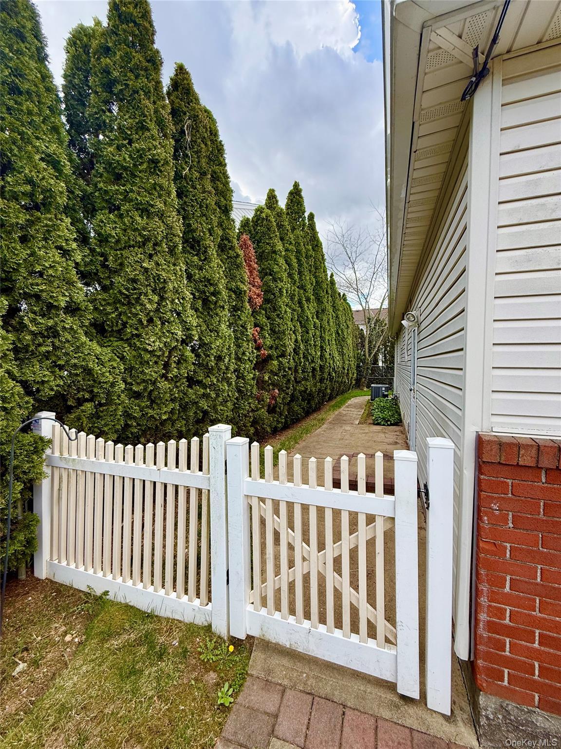 Single Family Starke  Nassau County, NY 11554, MLS-986597-21