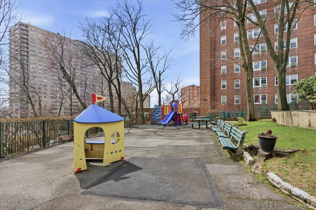 Coop Knolls  Bronx, NY 10463, MLS-986609-21