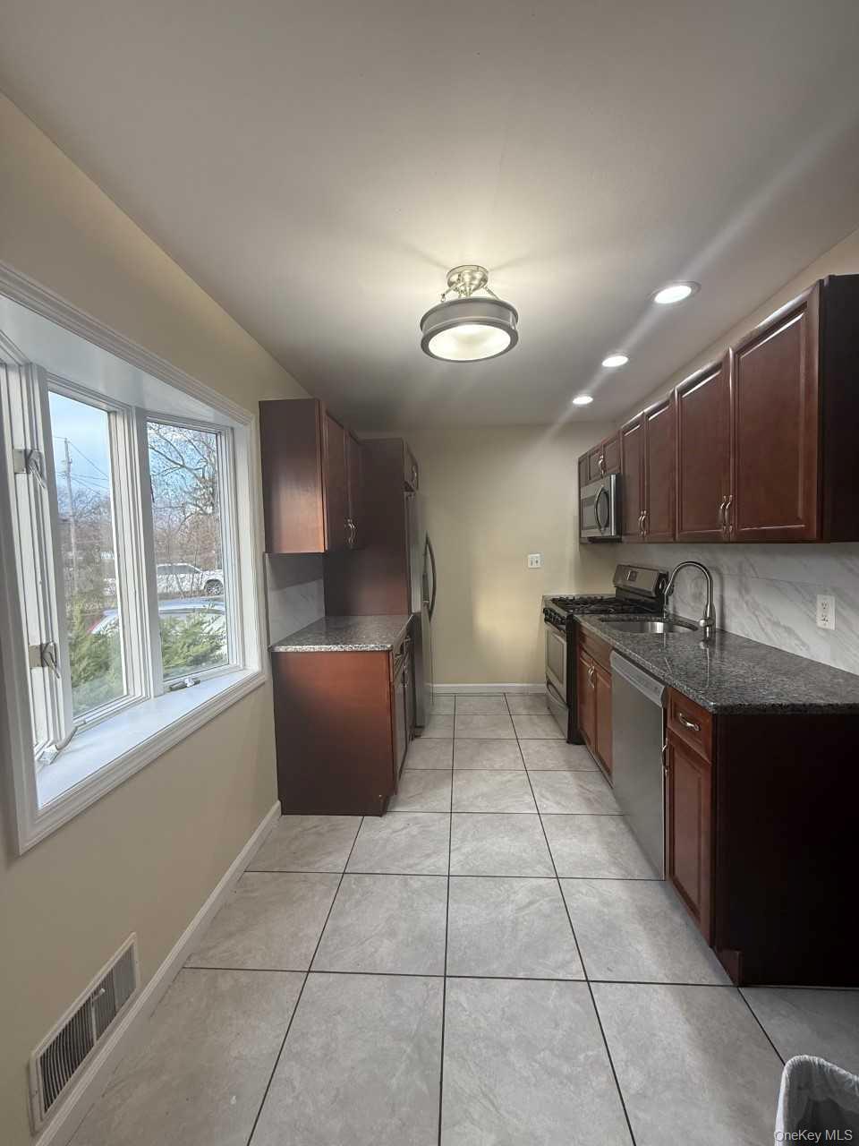 Single Family Chapel Hill  Suffolk County, NY 11717, MLS-986705-4