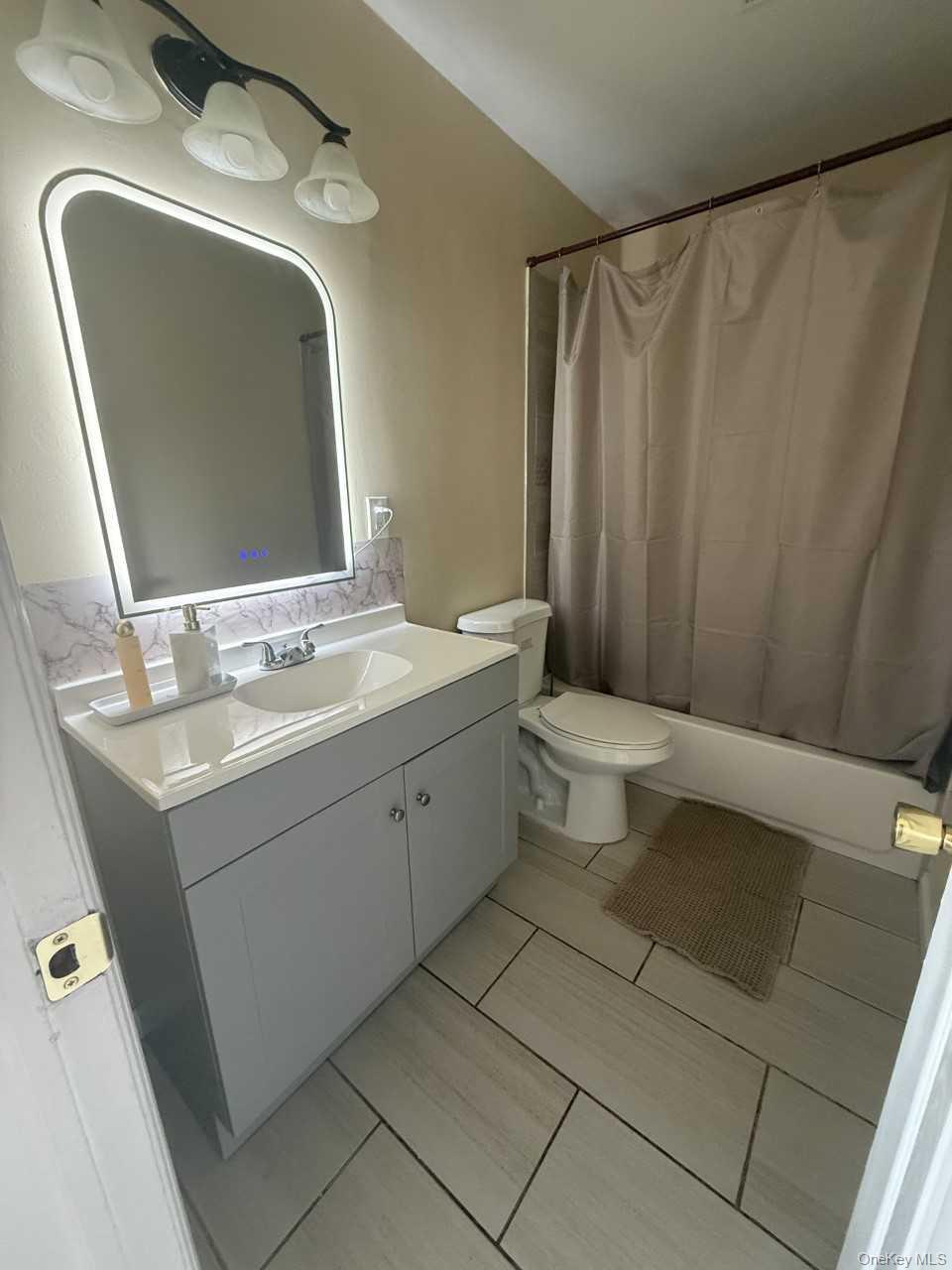 Single Family Chapel Hill  Suffolk County, NY 11717, MLS-986705-5