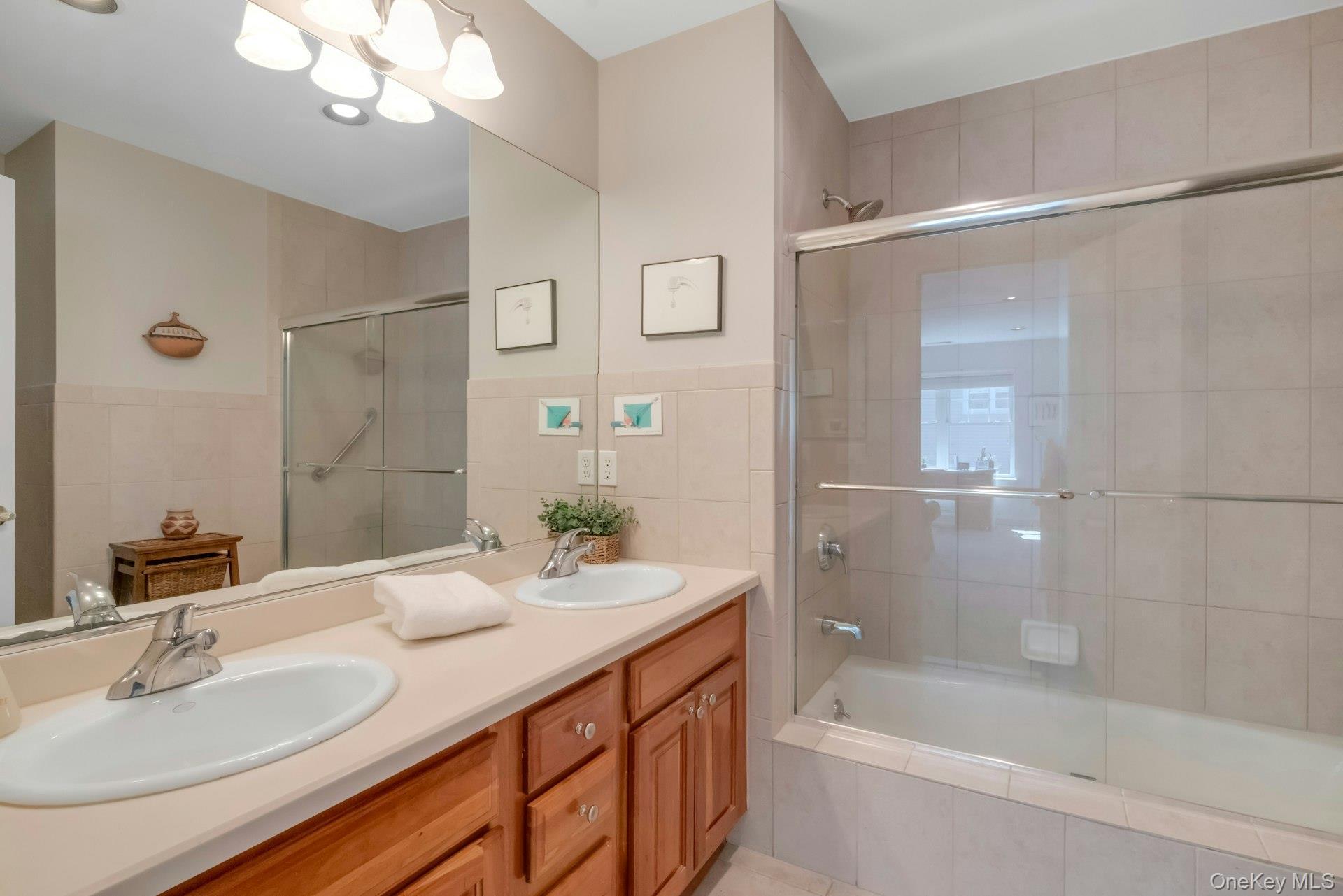 Condo Briarbrook  Westchester County, NY 10510, MLS-986722-32