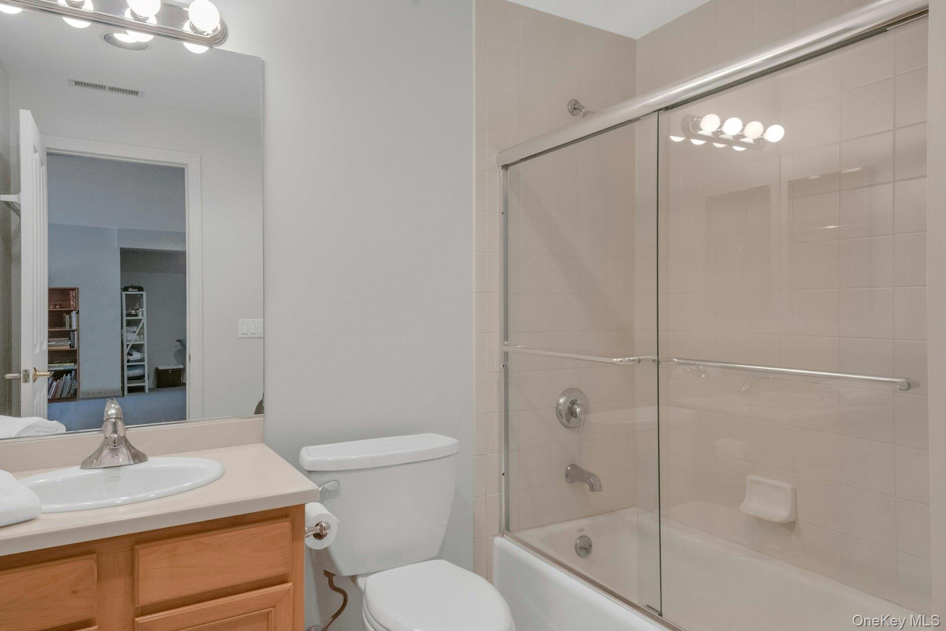 Condo Briarbrook  Westchester County, NY 10510, MLS-986722-39