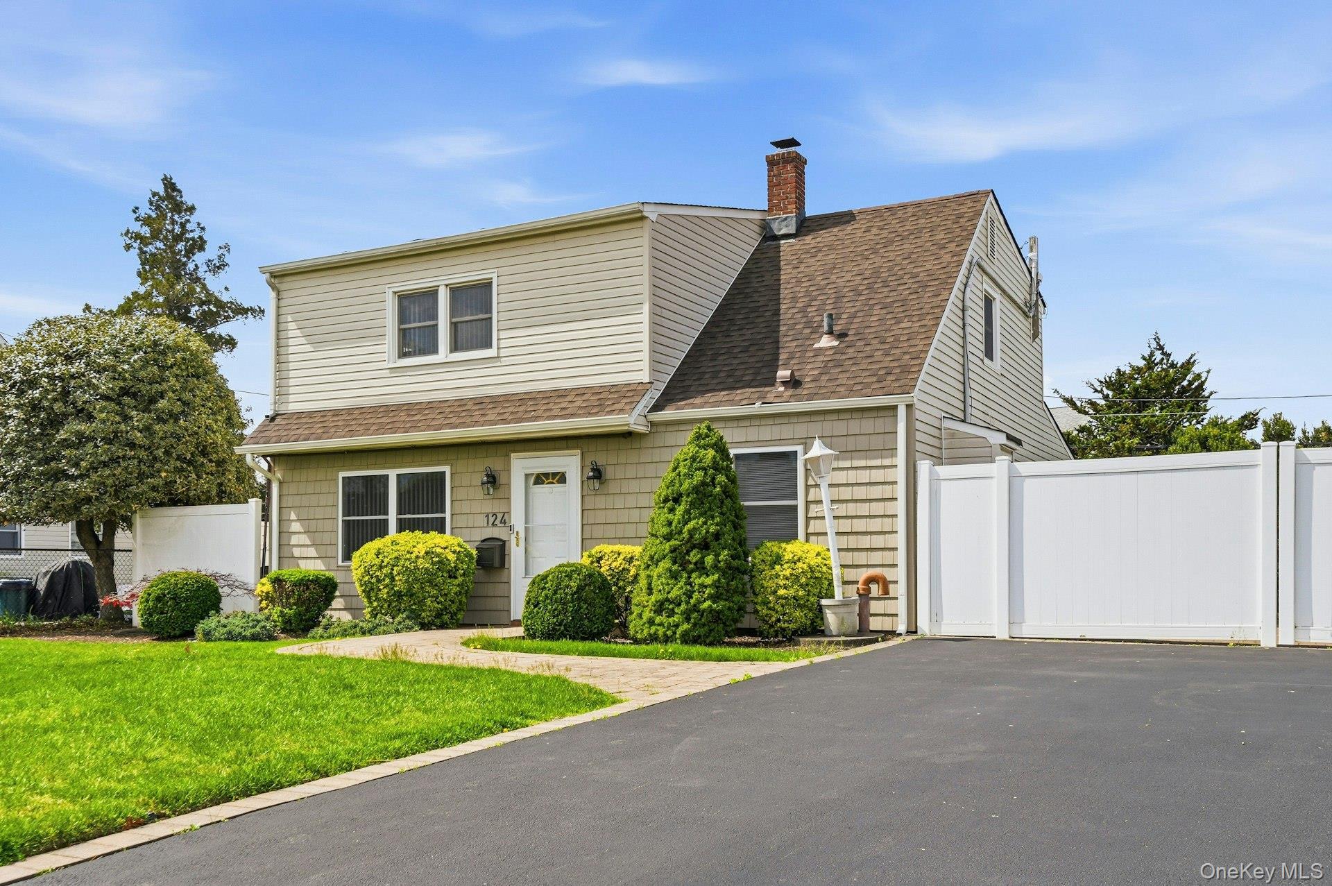 Single Family Saddle  Nassau County, NY 11756, MLS-986837-2