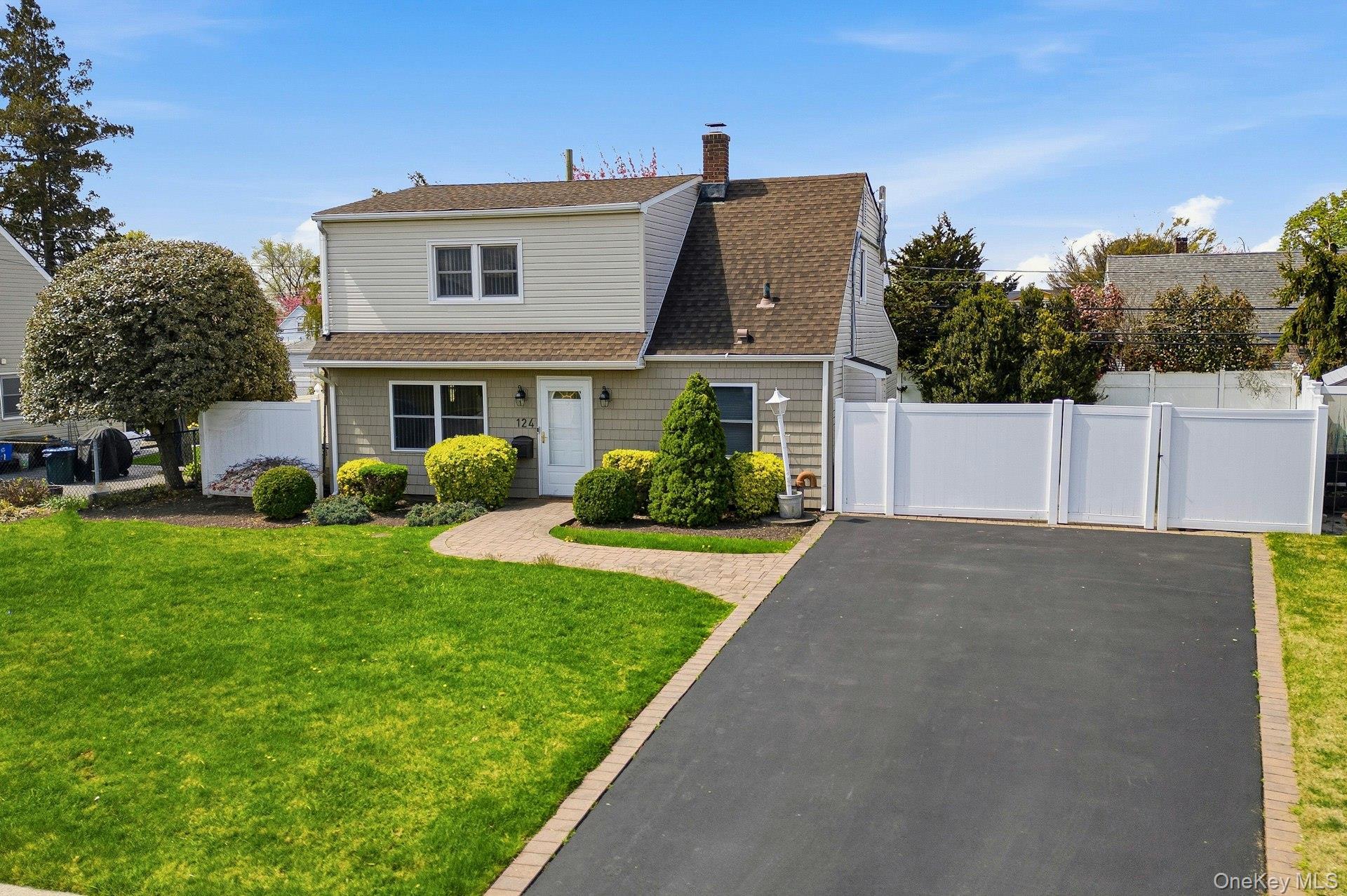 Single Family Saddle  Nassau County, NY 11756, MLS-986837-35