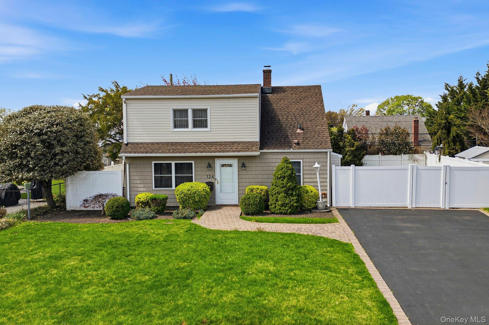 Single Family Saddle  Nassau County, NY 11756, MLS-986837-36