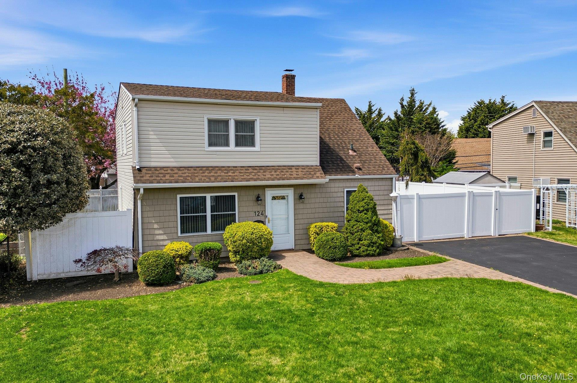 Single Family Saddle  Nassau County, NY 11756, MLS-986837-37