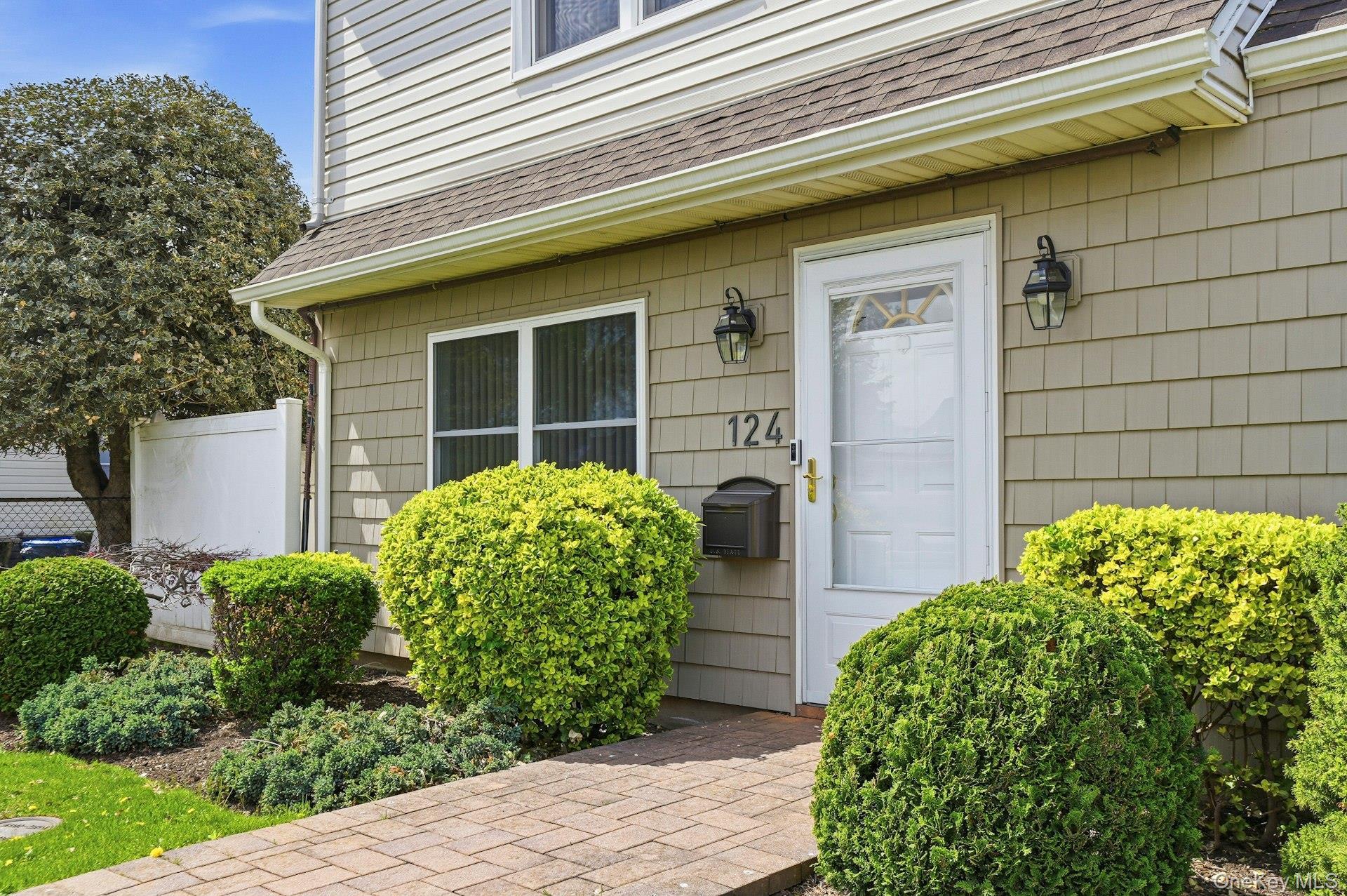 Single Family Saddle  Nassau County, NY 11756, MLS-986837-7