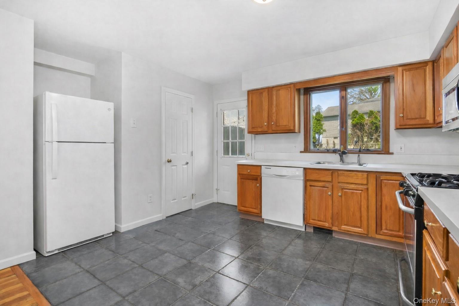 Single Family Division  Out Of Area, NY 06830, MLS-986862-4