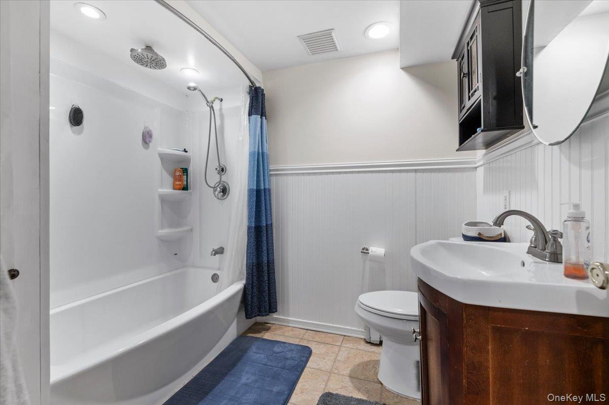 Single Family Catskill  Suffolk County, NY 11757, MLS-986866-16