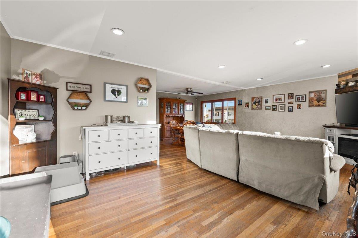 Single Family Catskill  Suffolk County, NY 11757, MLS-986866-23