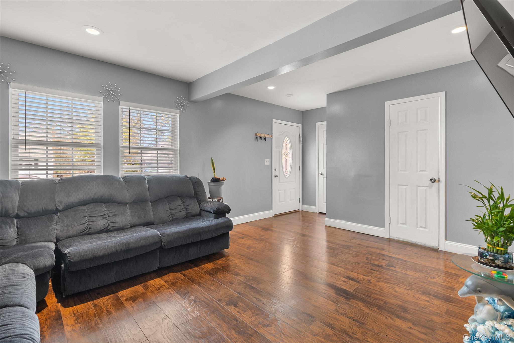 Single Family 28th  Suffolk County, NY 11798, MLS-986868-3