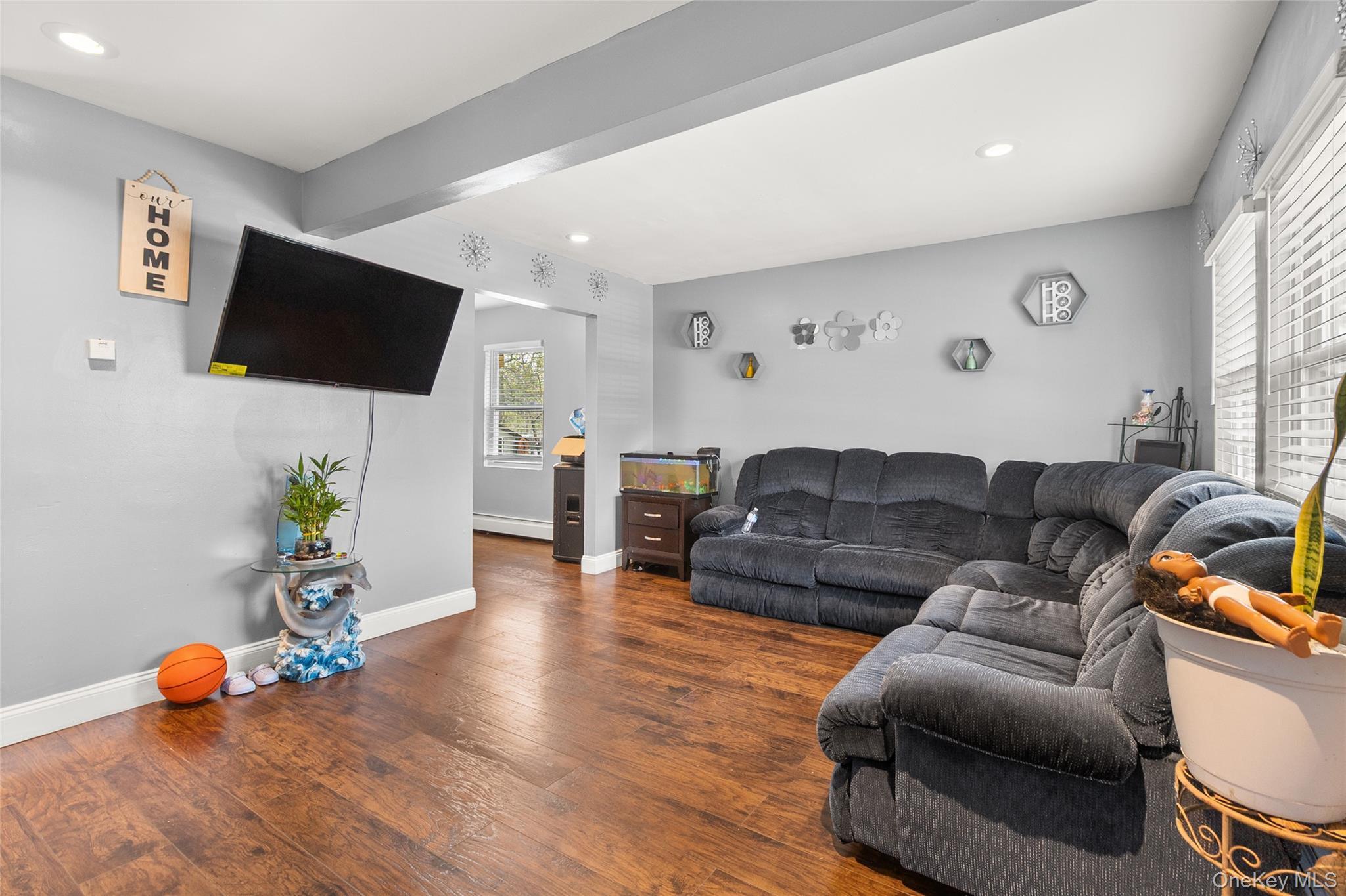 Single Family 28th  Suffolk County, NY 11798, MLS-986868-4