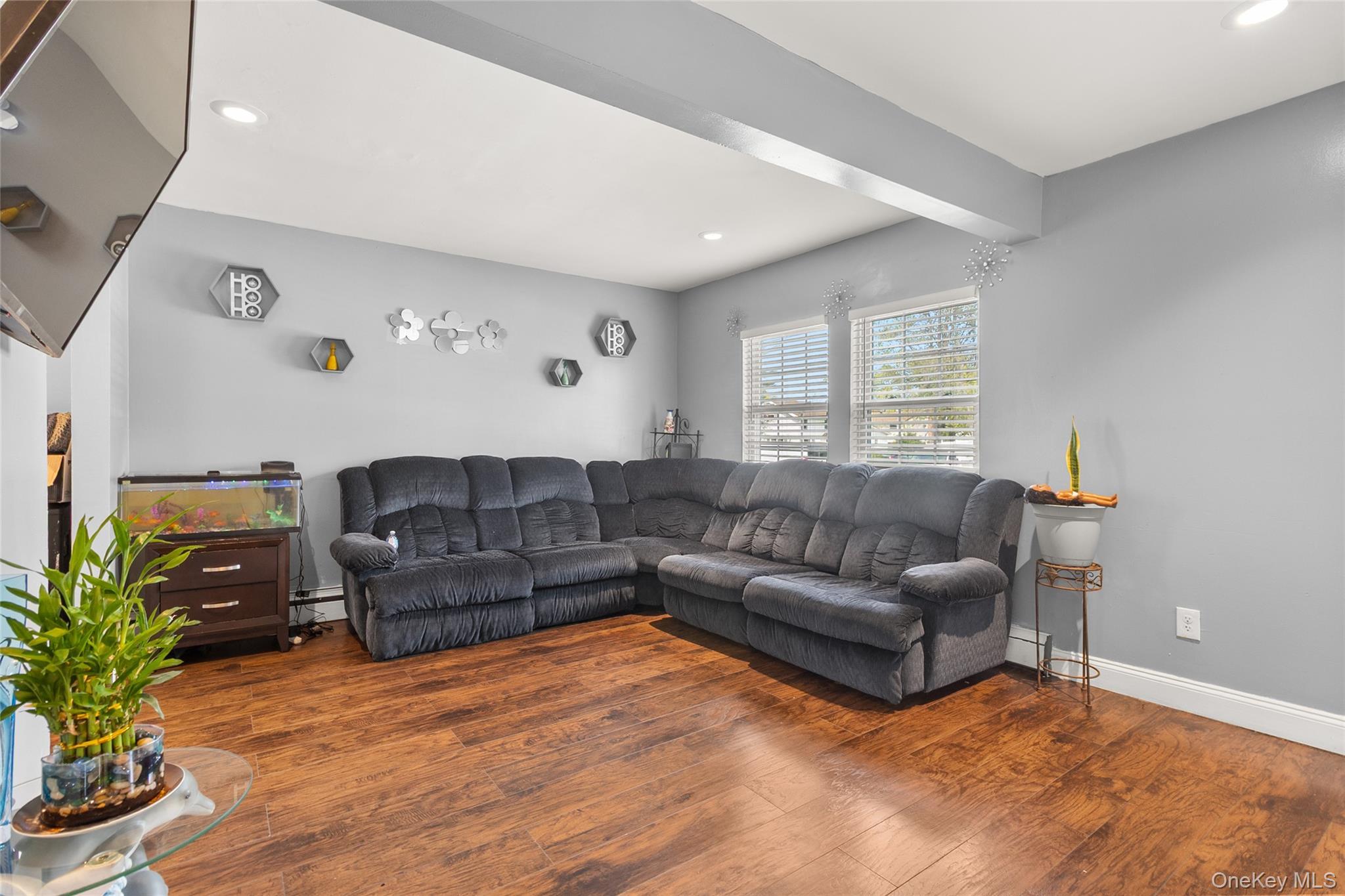 Single Family 28th  Suffolk County, NY 11798, MLS-986868-5