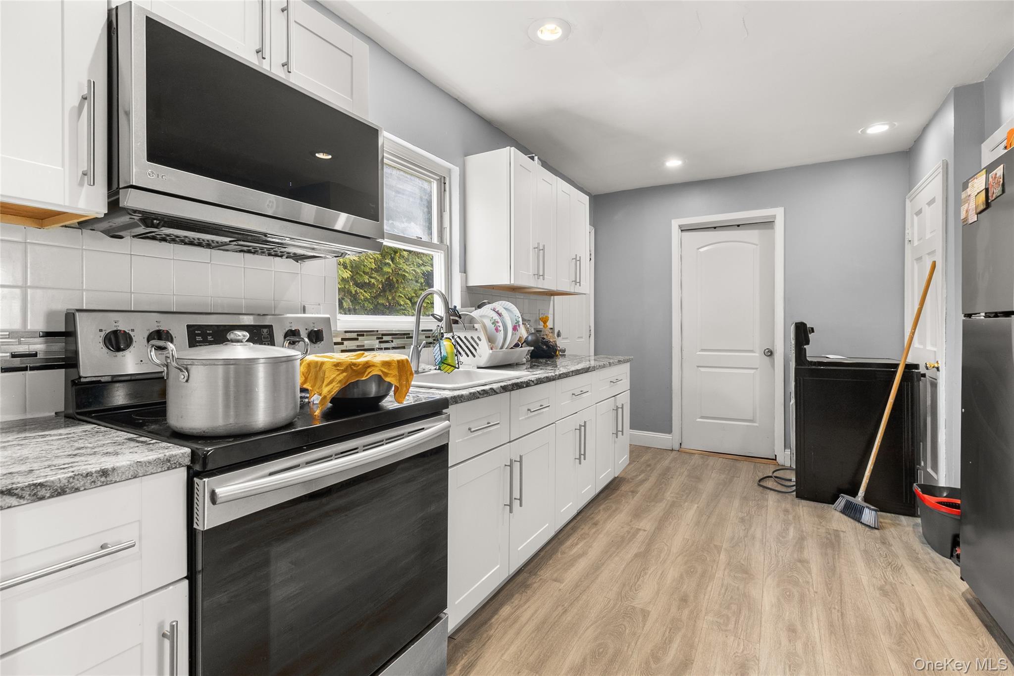 Single Family 28th  Suffolk County, NY 11798, MLS-986868-7