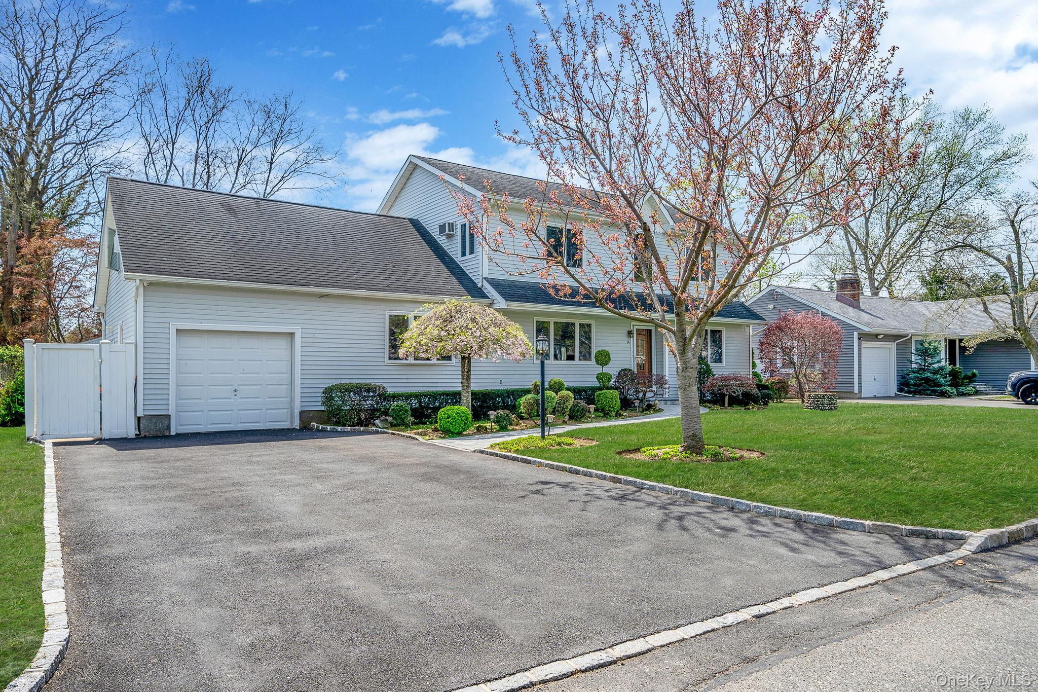 Single Family Chichester  Suffolk County, NY 11746, MLS-986872-2