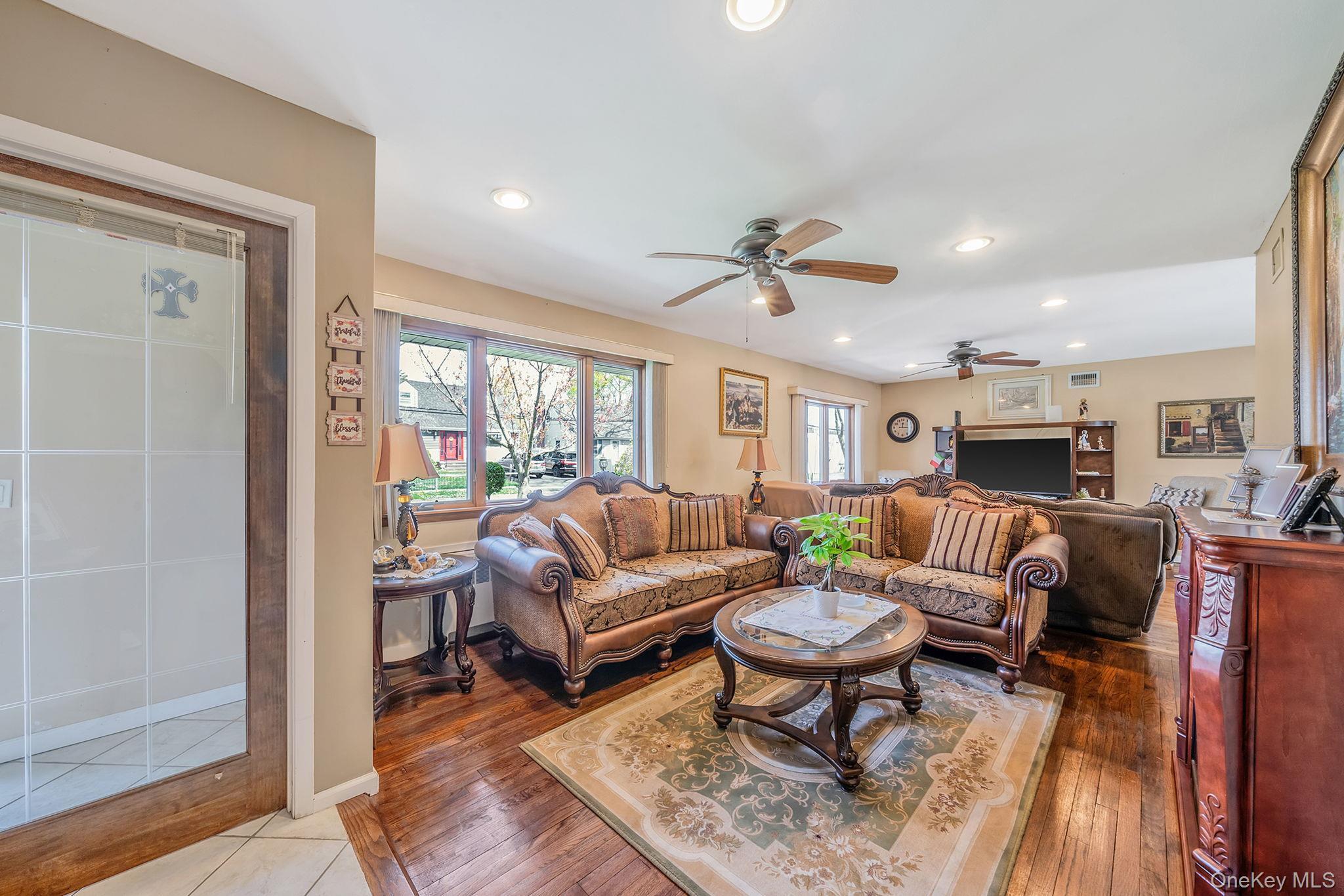 Single Family Chichester  Suffolk County, NY 11746, MLS-986872-3