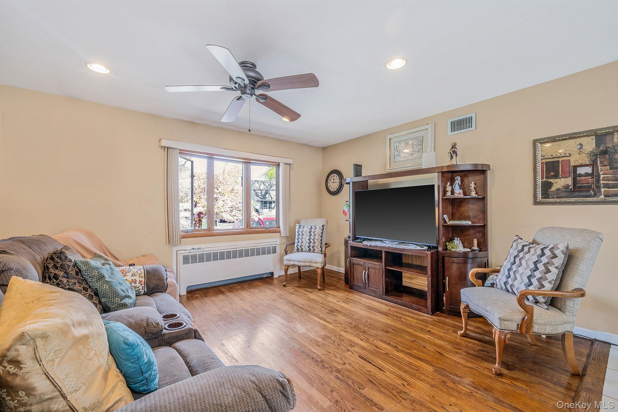 Single Family Chichester  Suffolk County, NY 11746, MLS-986872-4