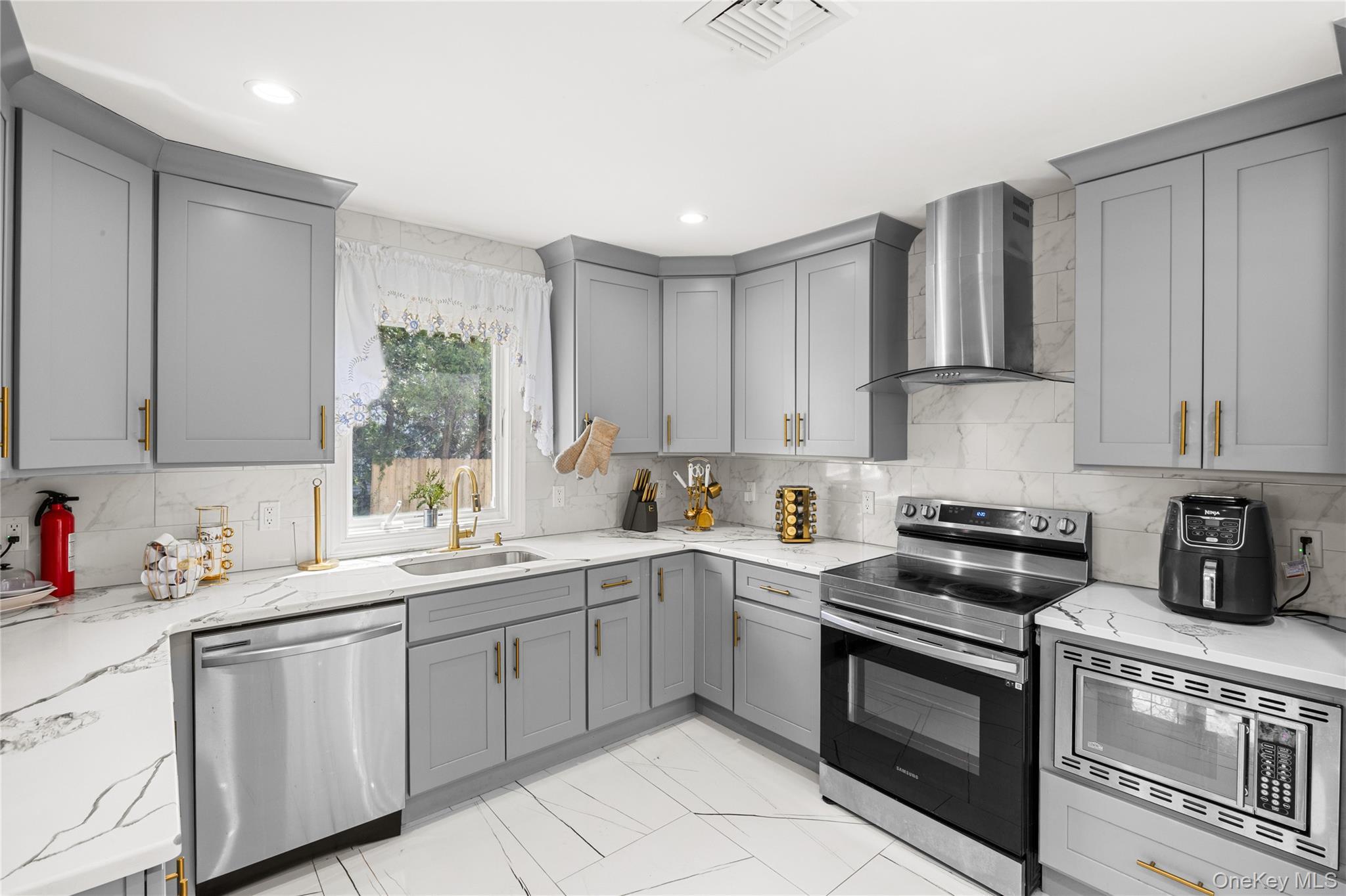 Single Family Grove  Suffolk County, NY 11727, MLS-986888-11