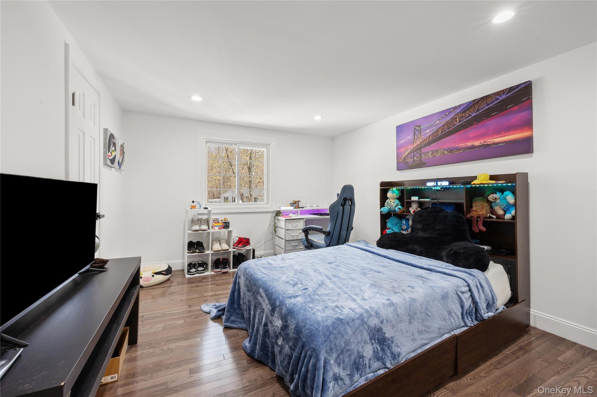 Single Family Grove  Suffolk County, NY 11727, MLS-986888-21