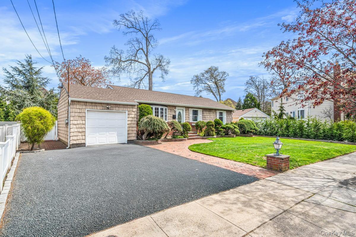 Single Family Norman  Nassau County, NY 11563, MLS-986909-3