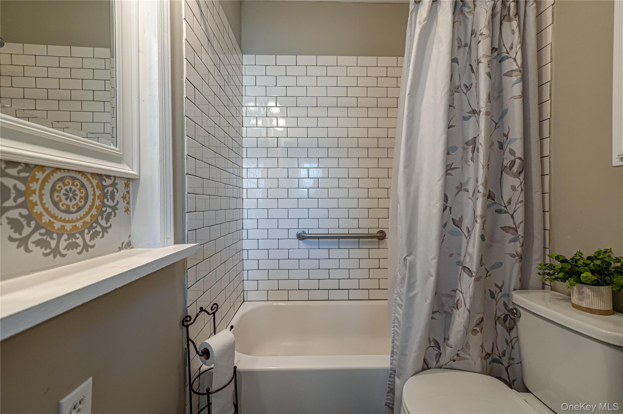 Single Family 4th  Suffolk County, NY 11780, MLS-986916-17