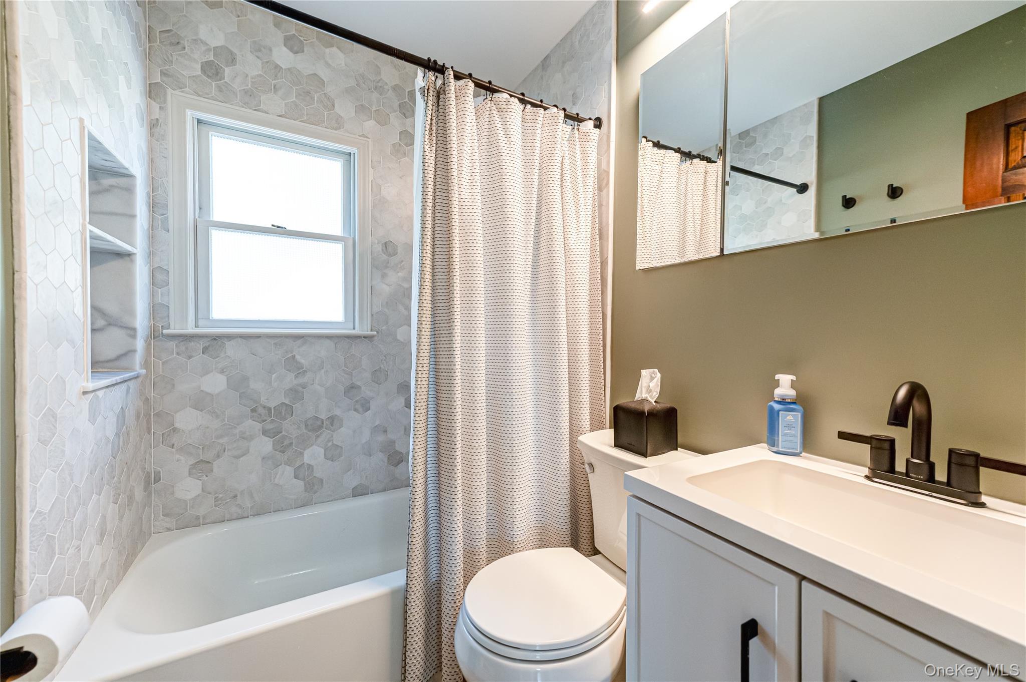 Single Family 4th  Suffolk County, NY 11780, MLS-986916-6