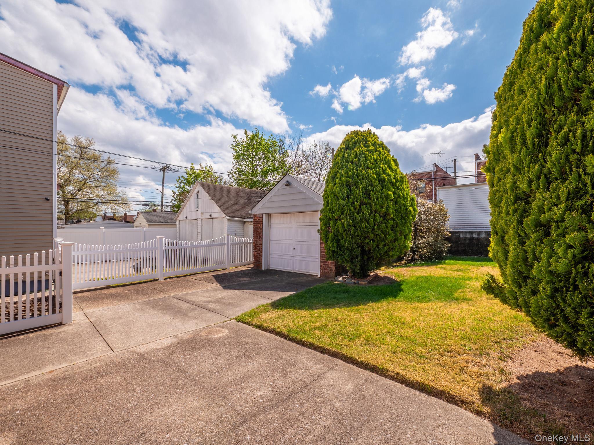 Single Family 221st  Queens, NY 11427, MLS-986931-30