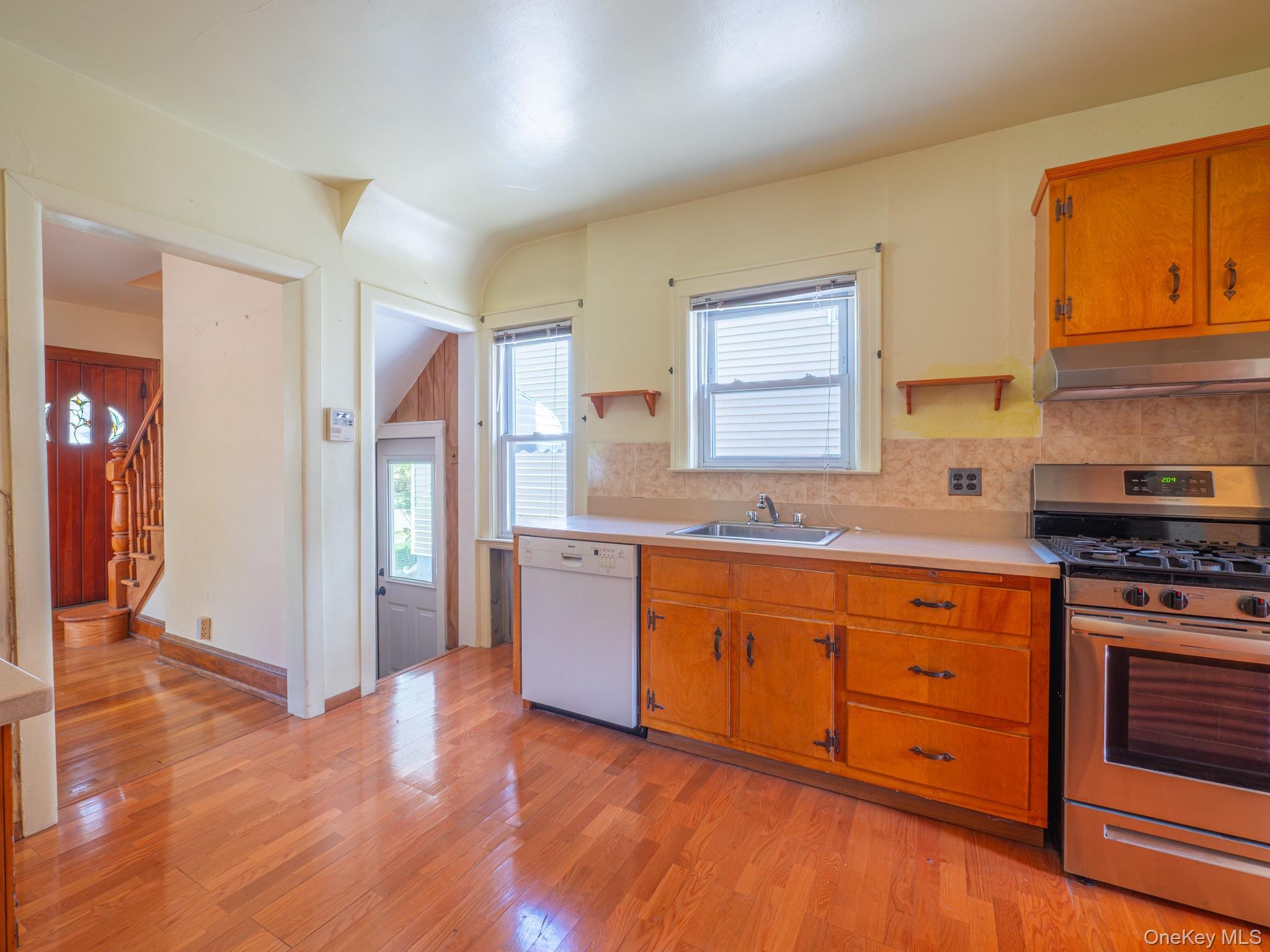 Single Family 221st  Queens, NY 11427, MLS-986931-9