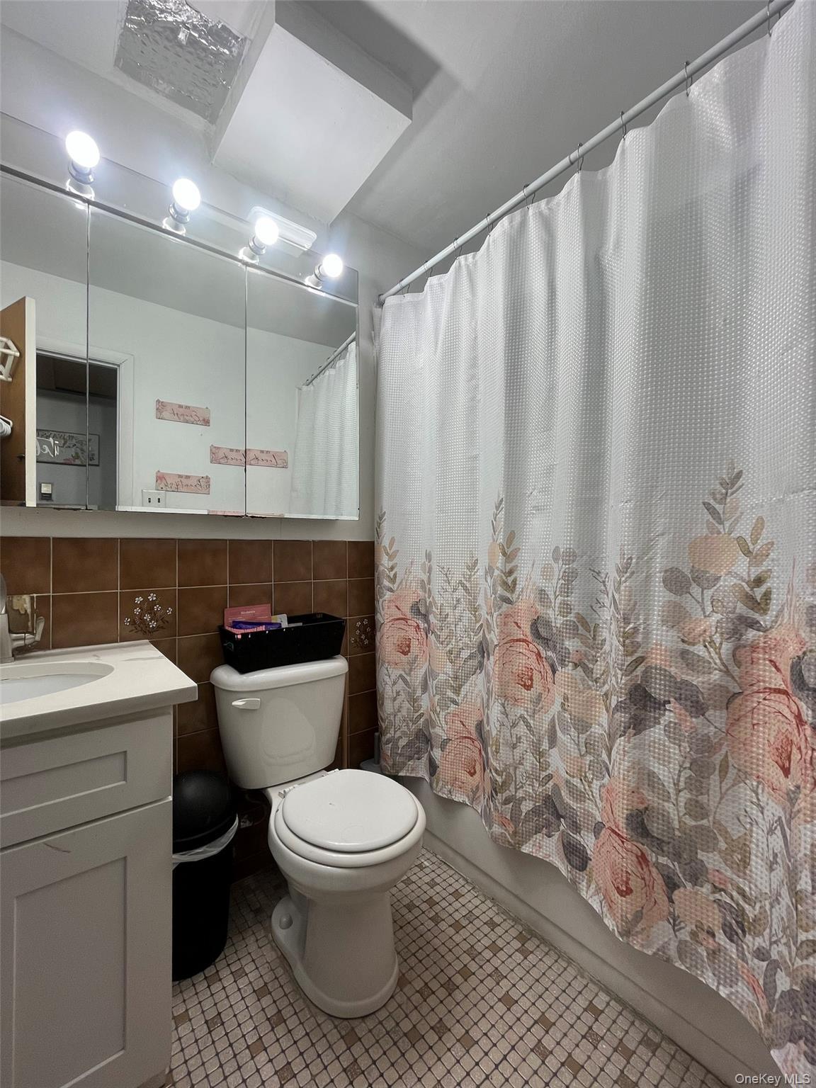 Single Family Elmhurst Avenue Queens, NY 11373, MLS-986947-11
