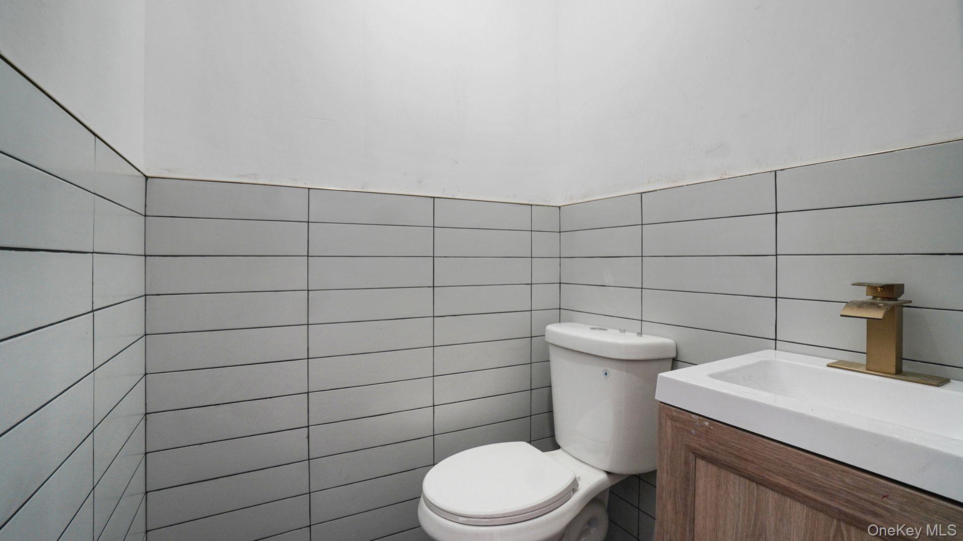 Single Family 238th  Bronx, NY 10470, MLS-986979-20