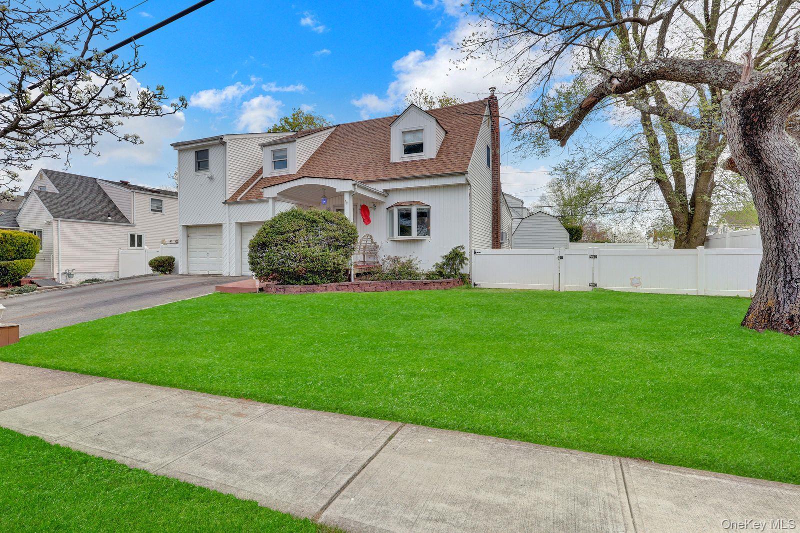 Single Family Grove  Nassau County, NY 11580, MLS-987024-2
