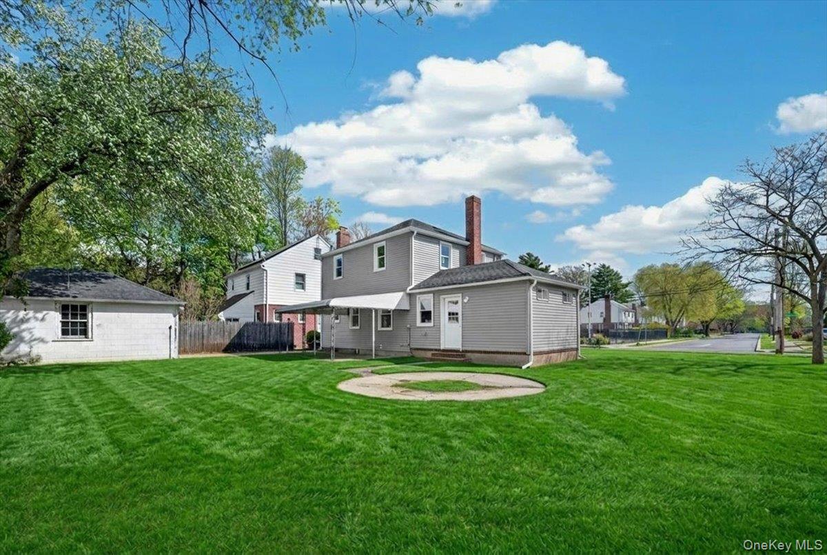 Single Family Broadfield  Nassau County, NY 11550, MLS-987044-21