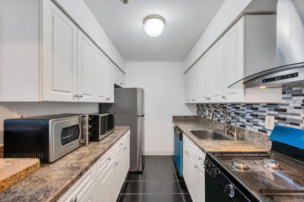 Coop Pointe  Suffolk County, NY 11727, MLS-987085-6