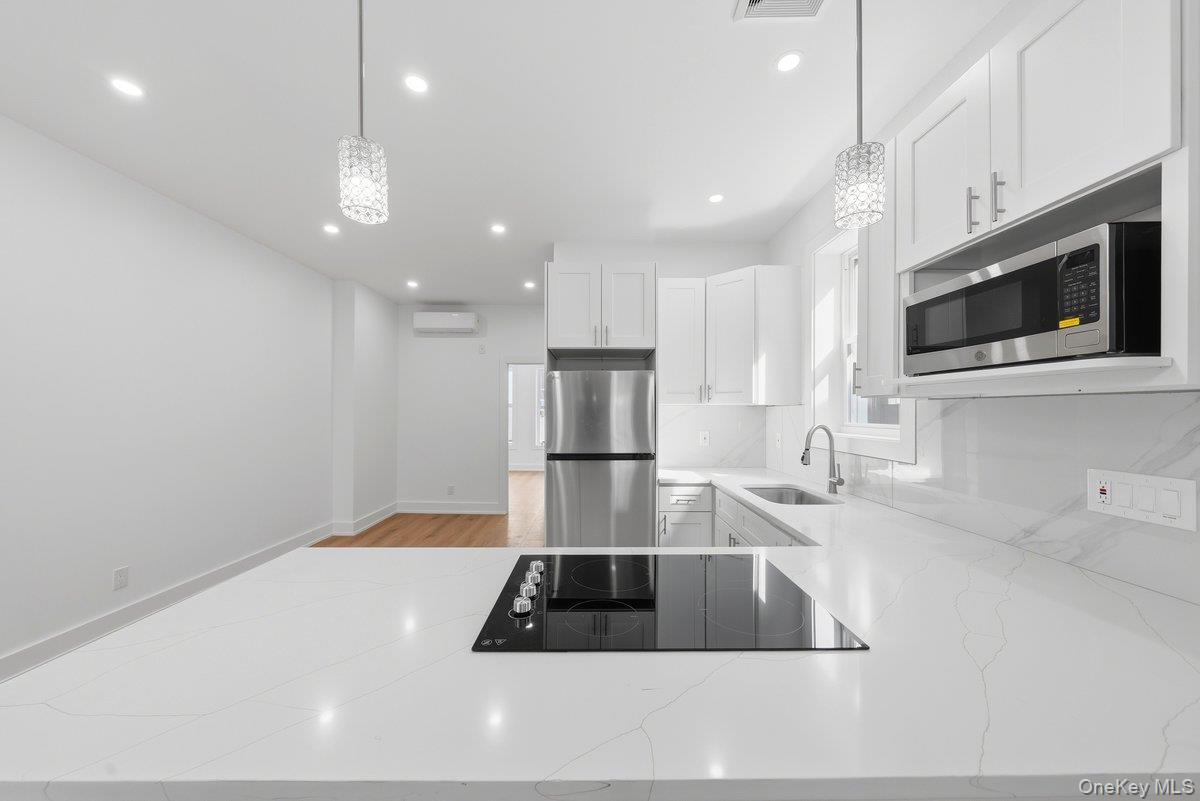 Single Family Glenmore  Brooklyn, NY 11207, MLS-987131-17