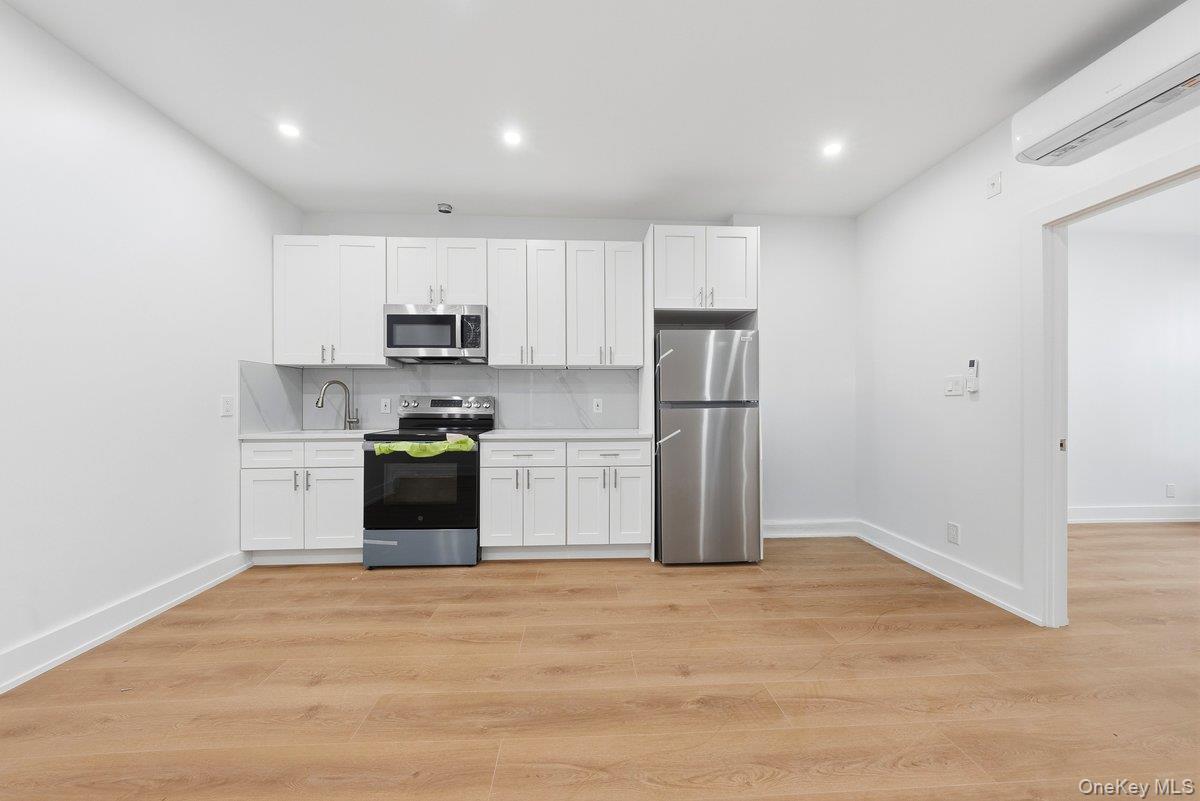 Single Family Glenmore  Brooklyn, NY 11207, MLS-987131-33
