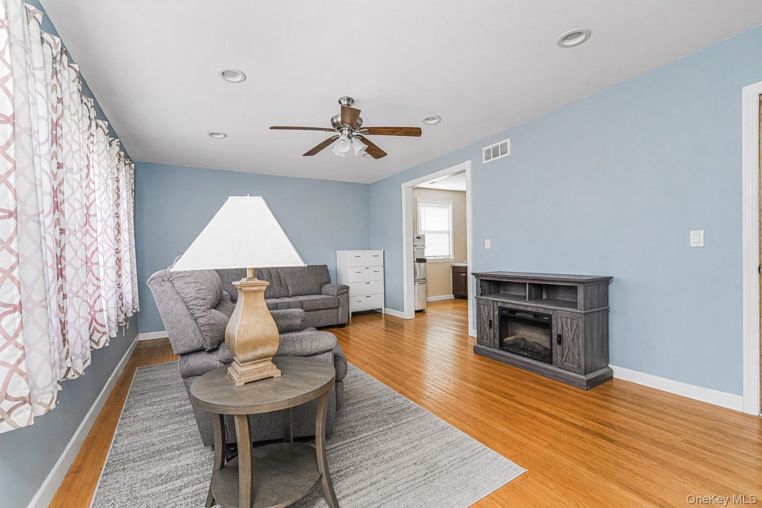 Single Family Cameron  Staten Island, NY 10305, MLS-987154-16
