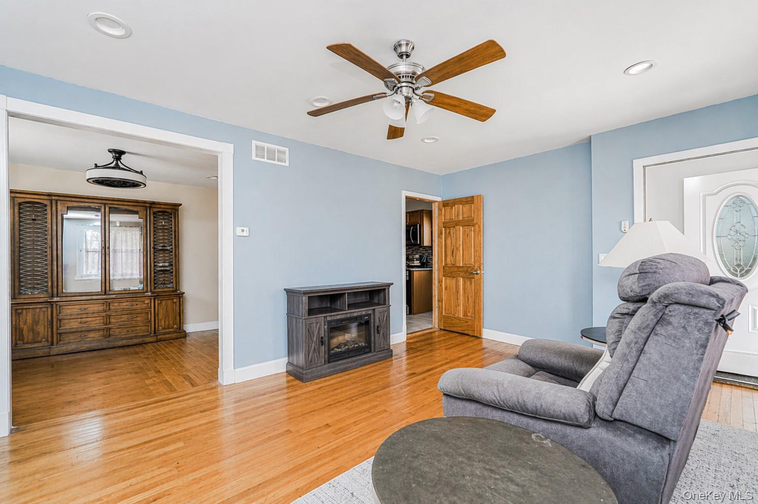 Single Family Cameron  Staten Island, NY 10305, MLS-987154-17